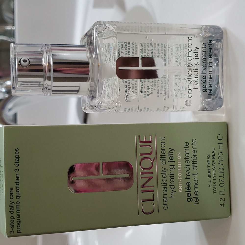 Clinique Dramatically Different Hydrating Jelly